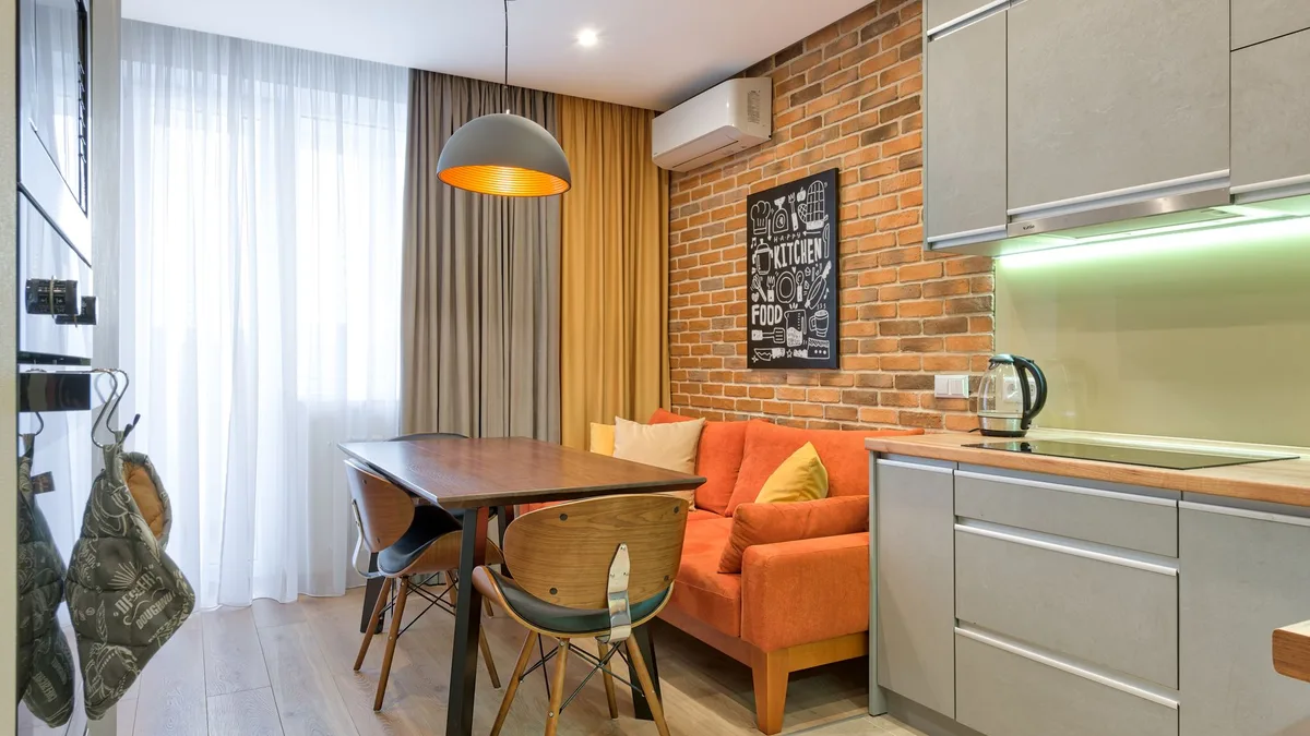 Aménagement d'un petit salon salle à manger dans une pièce